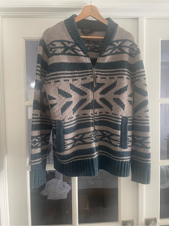 Pendleton Sweaters - Pendleton Green and Cream Wool Knit Sweater Label Detail